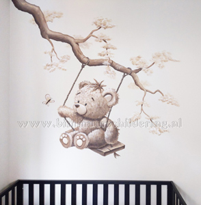 beertje op schommel babykamer muurschildering beertje op schommel babykamer muurschildering